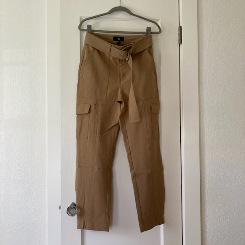 NWT! Banana Republic cargo pants, size 6 long, tan